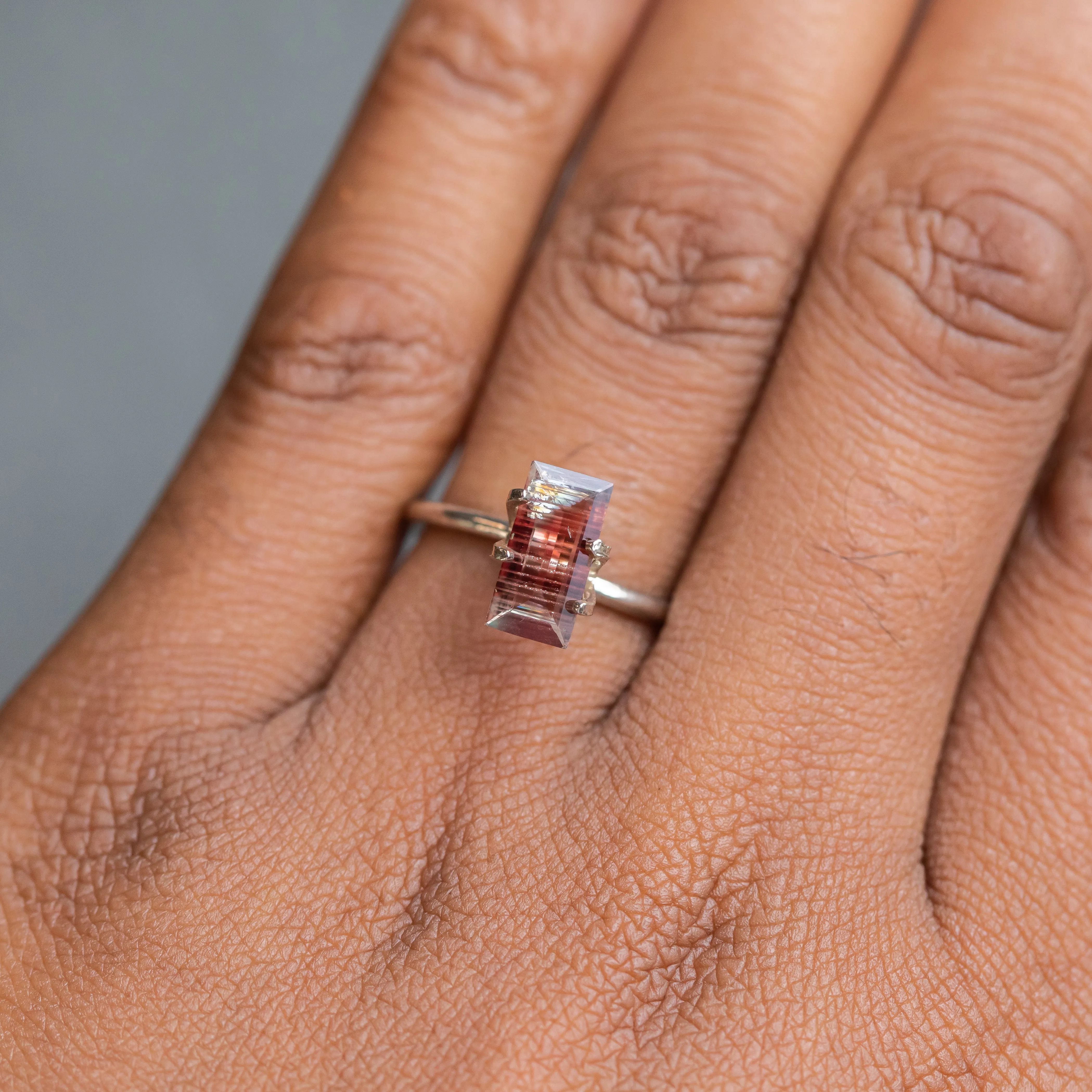 0.93CT BAGUETTE SUNSTONE, CRANBERRY RED WITH STRIPES AND SCHILLER, 9.99X4.95X2.35MM